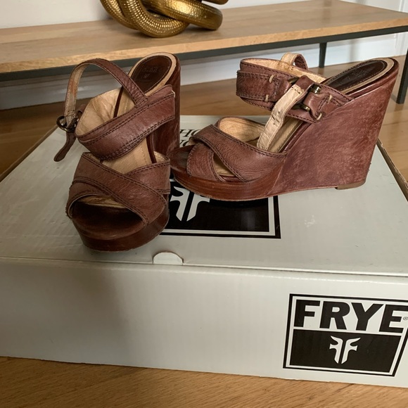 Frye Women’s Alexa Wedge Sandal • Size 8 - Picture 1 of 4